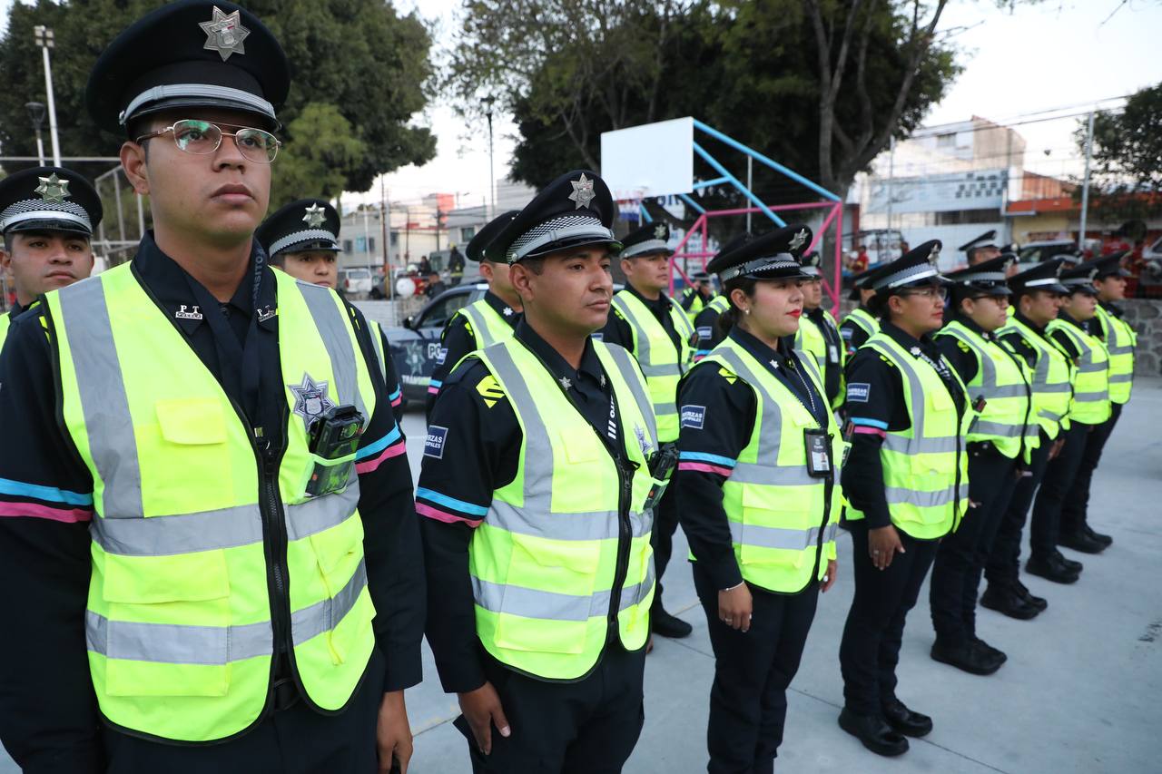 Policías de Puebla capital reciben equipamiento y uniformes