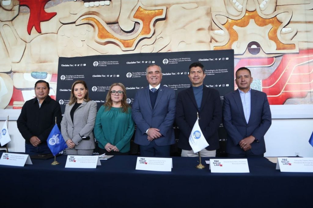 Eduardo Rivera participa en evento de emprendimiento