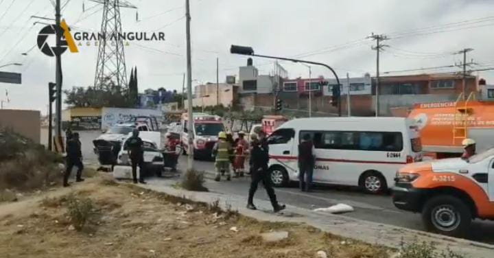 Video desde Puebla: Micro provoca fuerte accidente en bulevar Las Torres