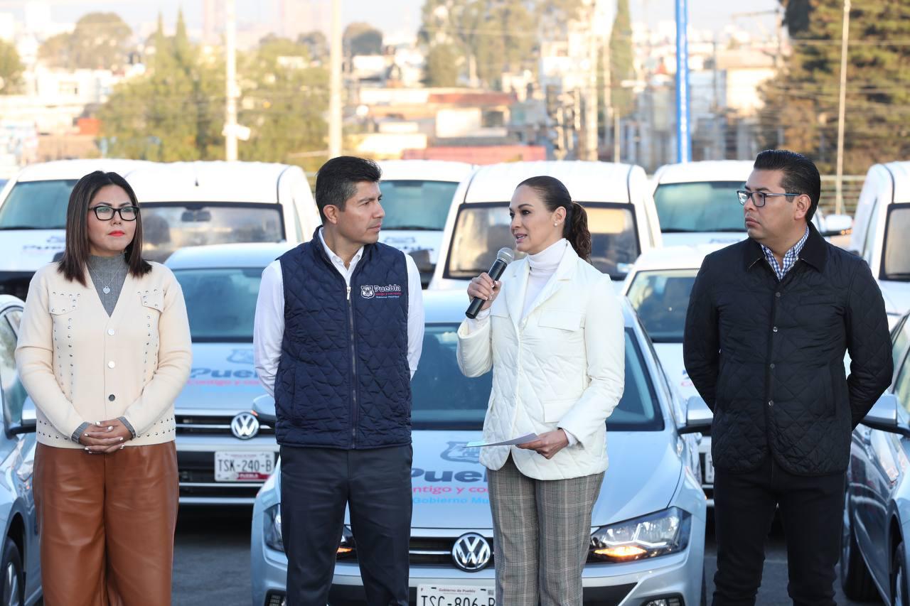 Eduardo Rivera entrega vehículos para el servicio público