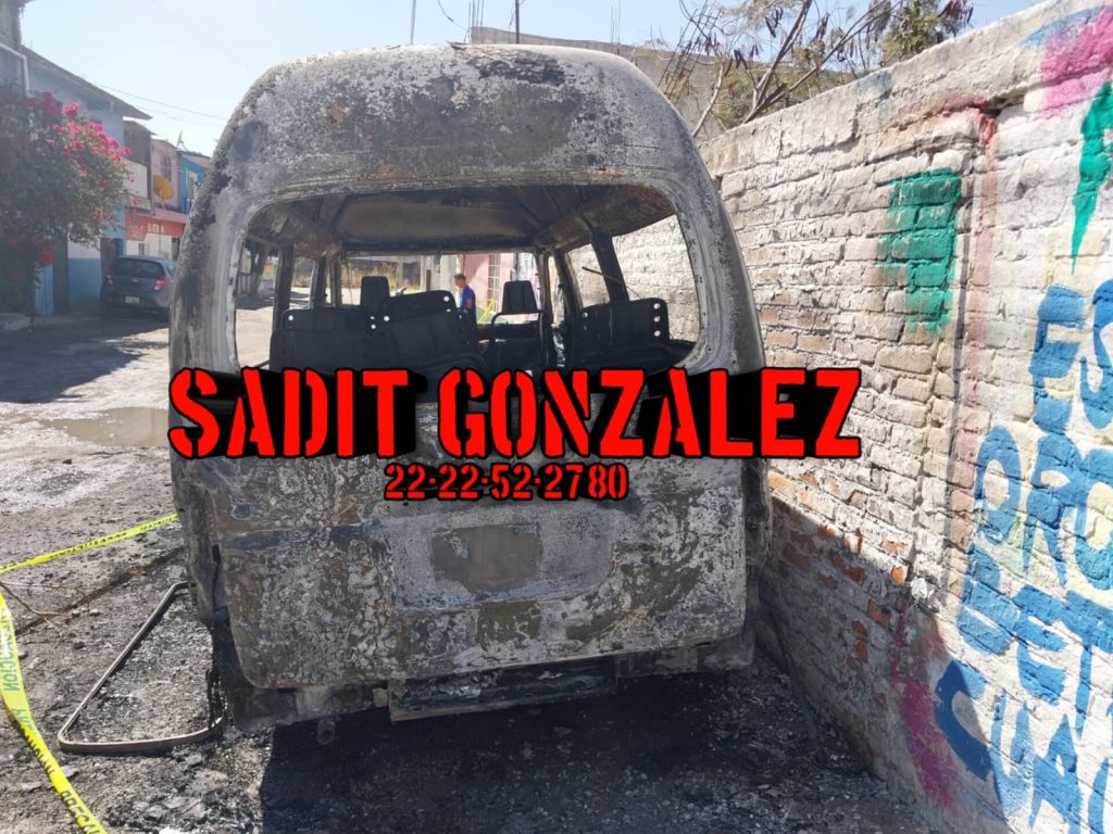 Después de riña queman vehículo en zona de tolerancia de Izúcar