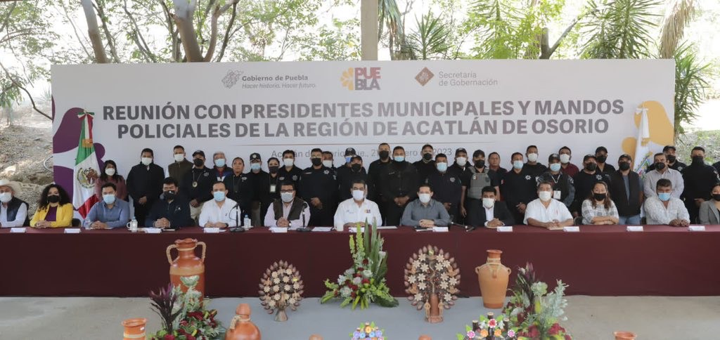Se reúne Sergio Salomón con ediles de la región de Acatlán y sus mandos policiales