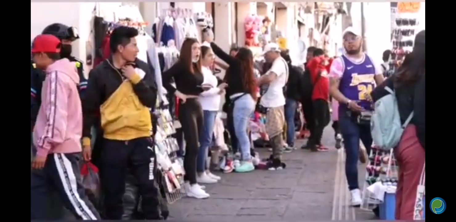 Video desde Puebla: Ambulantes se instalan en calles del Centro Histórico