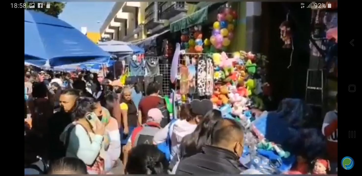 Video desde Puebla: Padres de familia compran juguetes en la 16 poniente