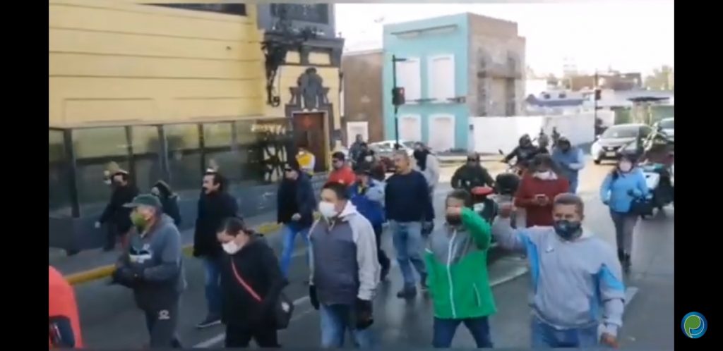 Video desde Puebla: Personas se manifiestan contra la verificación vehicular