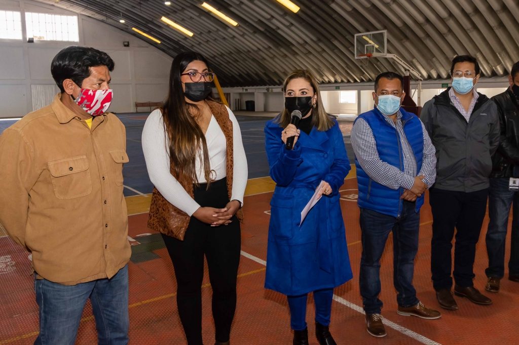Entrega Paola Angon rehabilitación de domo en canchas de usos múltiples, sanitarios y luminarias en la Unidad Deportiva Tlachtli