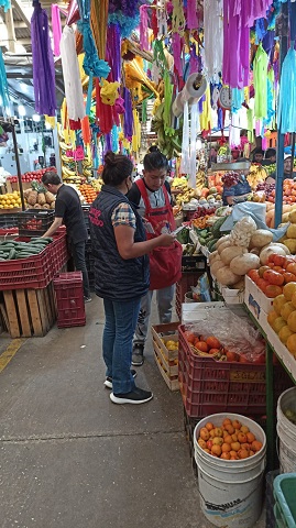 Capacitan a comerciantes para correcta disposición de residuos en Puebla capital