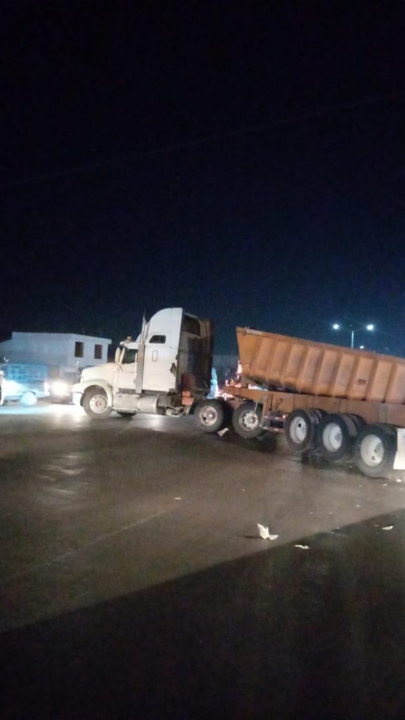 Se registró choque de dos camiones de carga sobre la carretera federal a Tehuacán