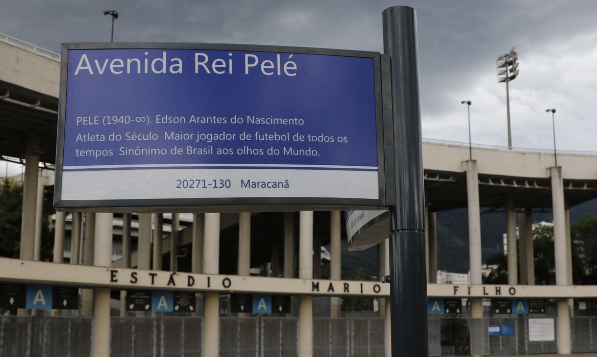 Avenida Rey Pelé: Instalan nueva placa de calle frente al Maracaná