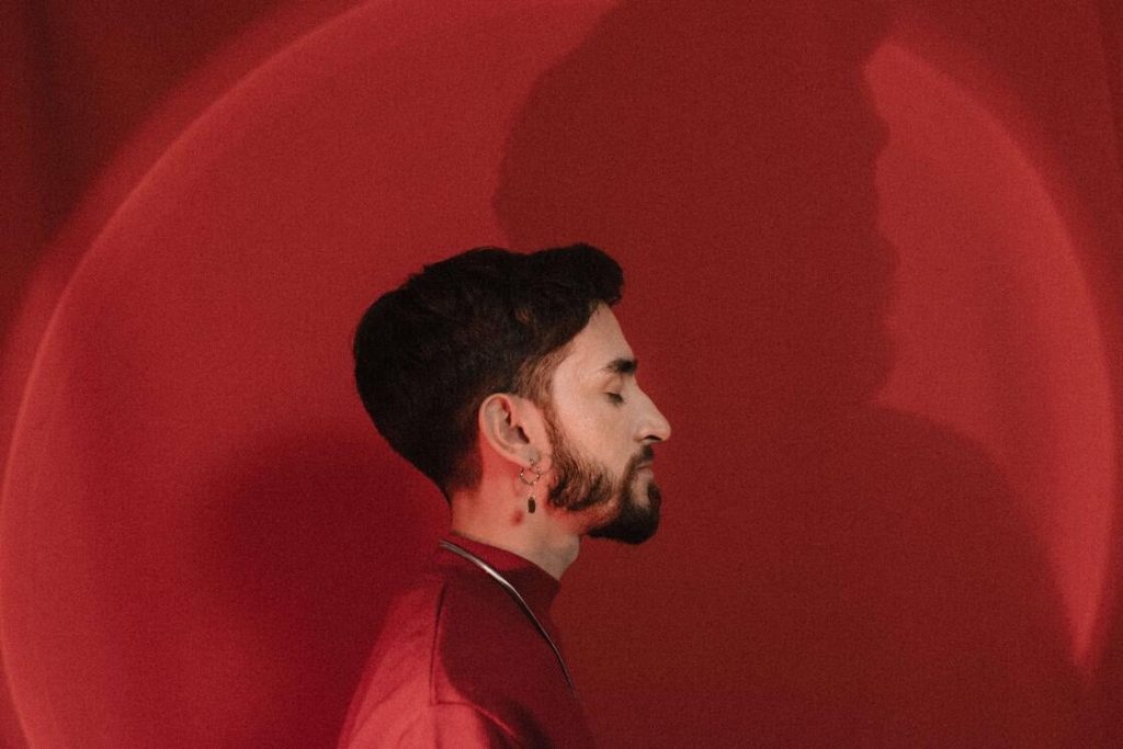 El colombiano, Nito Carval, estrena “Entre mi piel”