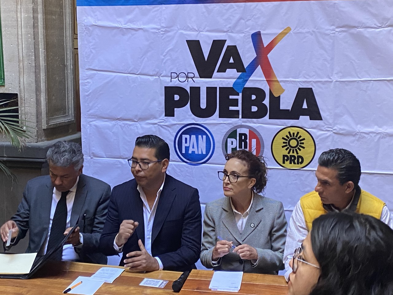 Video desde Puebla: Dirigentes del PAN, PRI y PRD piden marchar contra plan b de AMLO