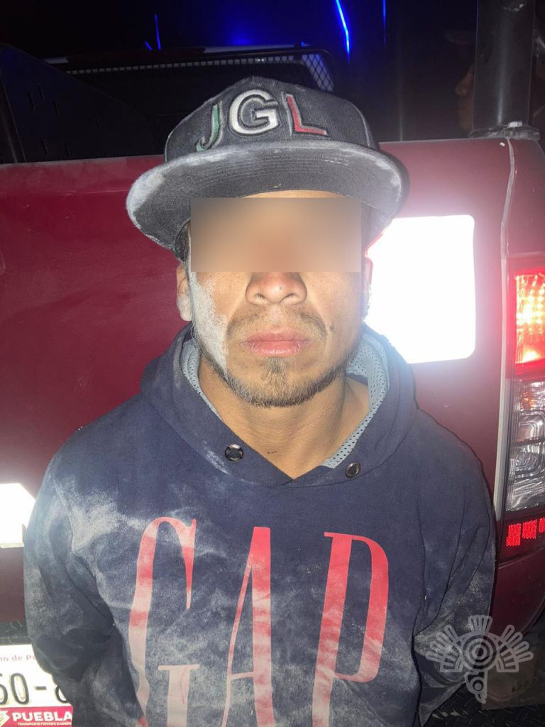 Policía Estatal detiene a hombre en posesión ilegal de un arma y aparente droga