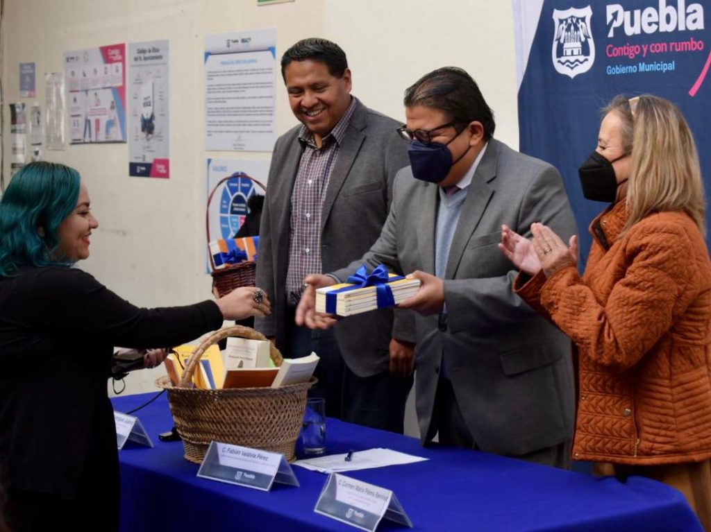 Presentan la “canasta de escritores”: Ayuntamiento de Puebla