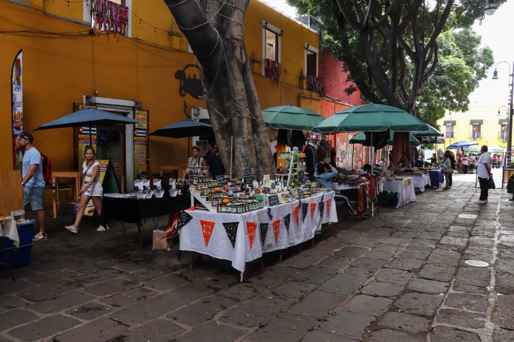 Artesanos reciben permisos de venta en el municipio de Puebla