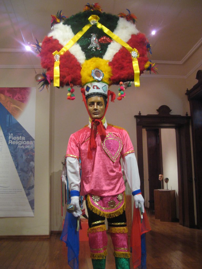 Danza de la pluma en el Museo Nacional de la Máscara