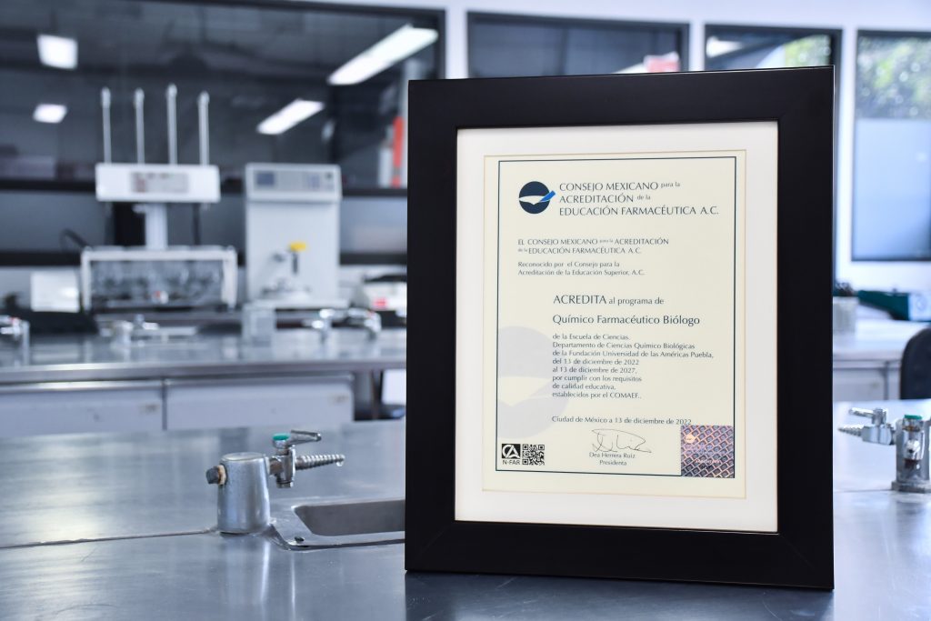Licenciatura en Químico Farmacéutico Biólogo de la UDLAP, recibe reacreditación por parte de COMAEF