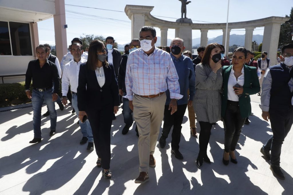 Gobierno de Puebla dignifica espacios y apoya la formación magisterial: Céspedes Peregrina