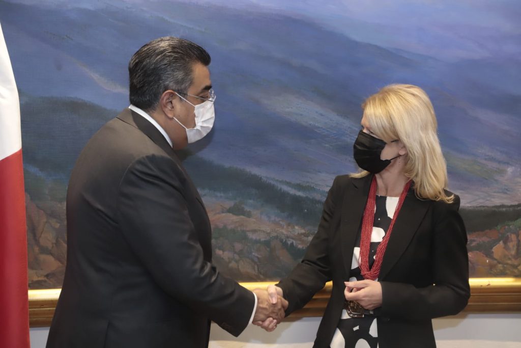 Fotonota: Sostiene Céspedes Peregrina reunión de trabajo con embajadora de Finlandia