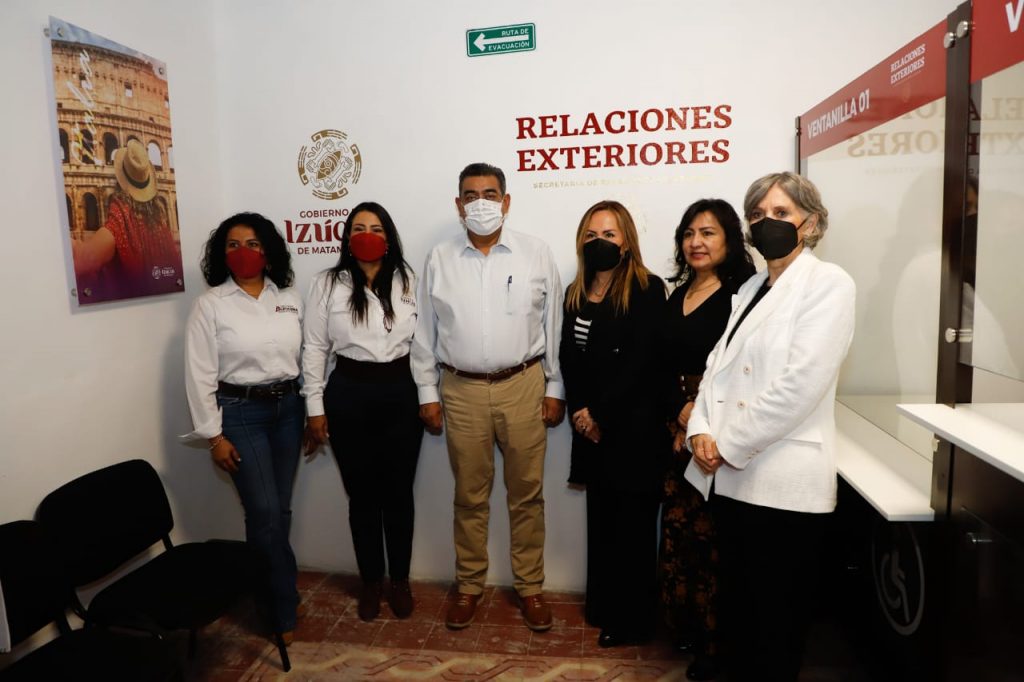 Gobernador inaugura oficinas de la SRE en Izúcar