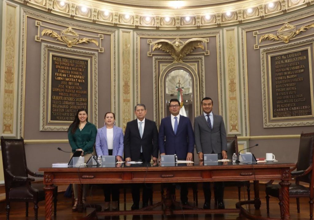 Comparece en el Congreso del Estado el titular de la FGE de Puebla