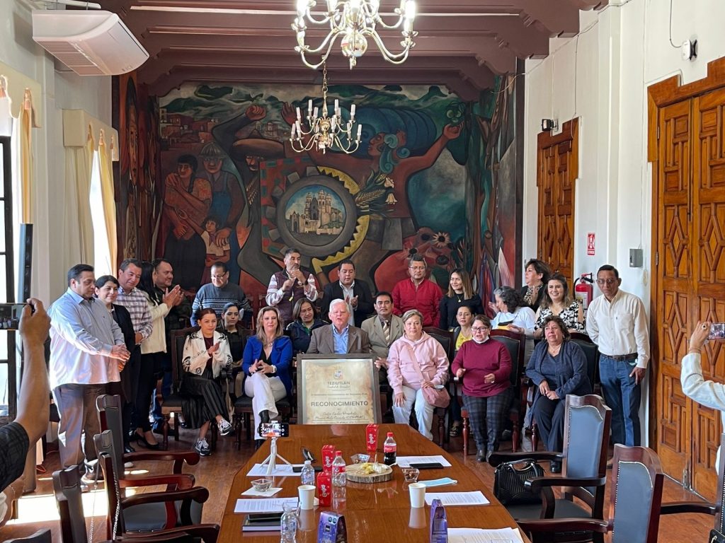 Gobierno de Carlos Peredo reconoce trayectoria del CEPMAC en favor de la educación