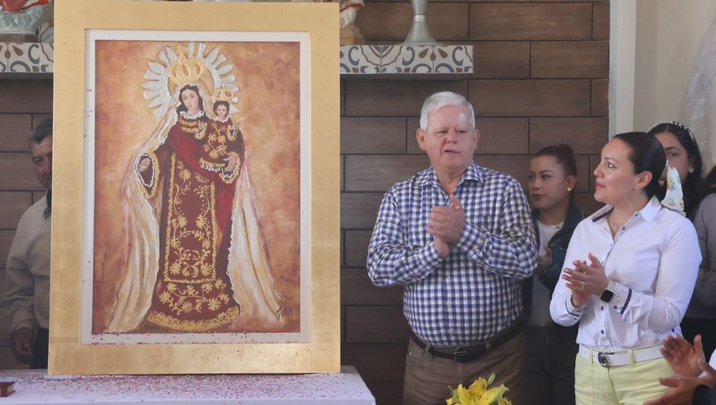 Carlos Peredo entregó la primera etapa de la rehabilitación de la Capilla del Carmen en la Tercera Sección de San Sebastián y dio el banderazo a construcción del mercado