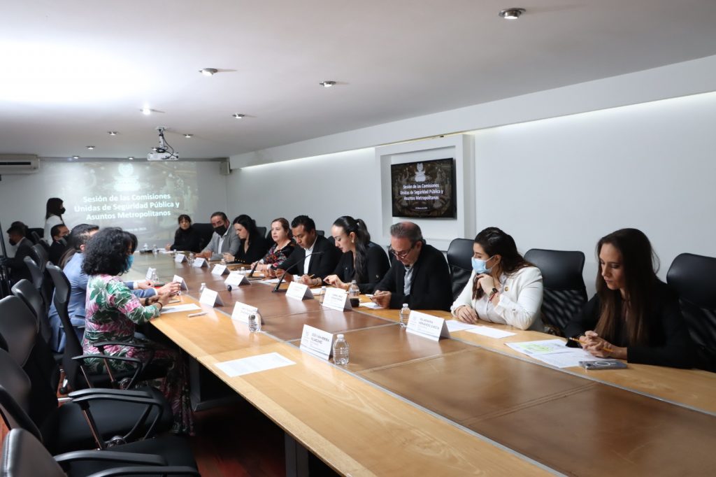 Comisiones aprueban exhorto para homologar salario de policías municipales de la zona metropolitana
