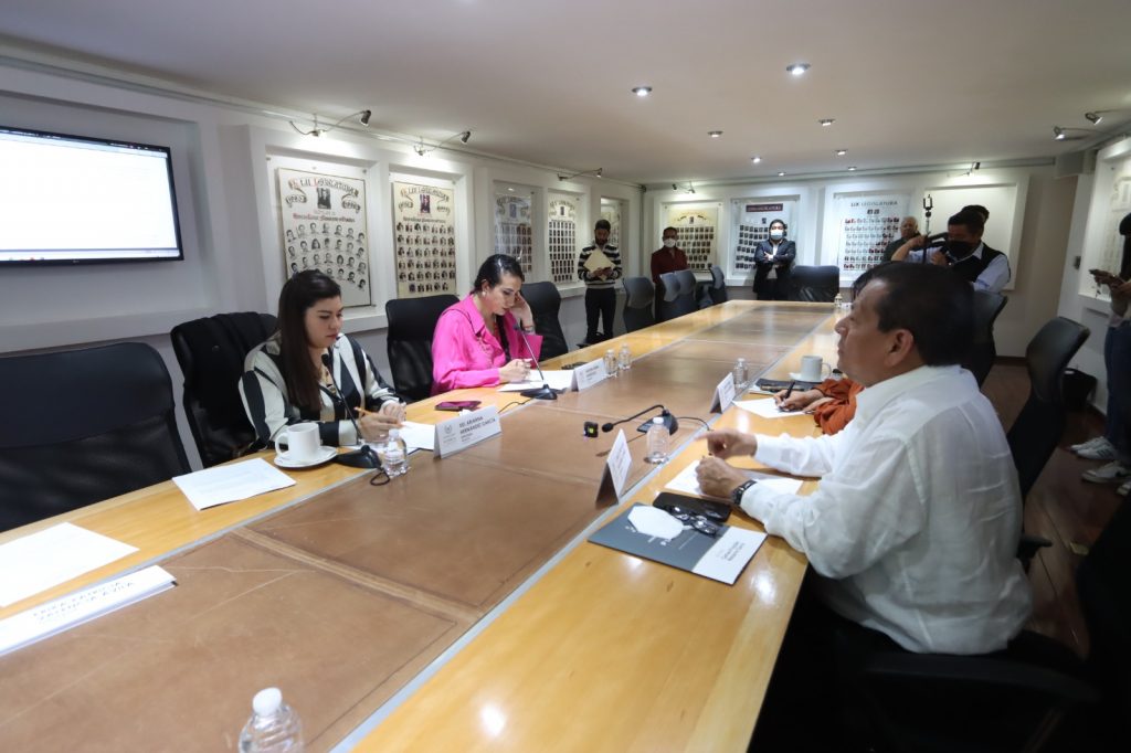 Avalan en Comisión del Congreso reformas para favorecer acceso a la educación de madres o padres adolescentes