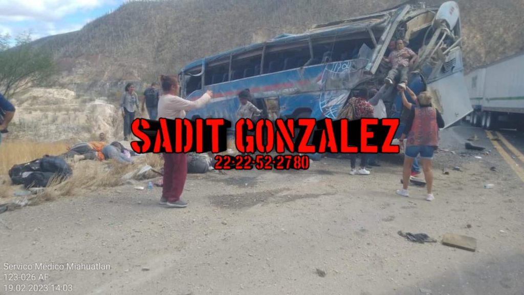 Cerca de 15 muertos sería el saldo de volcadura en la Cuacnopalan-Oaxaca