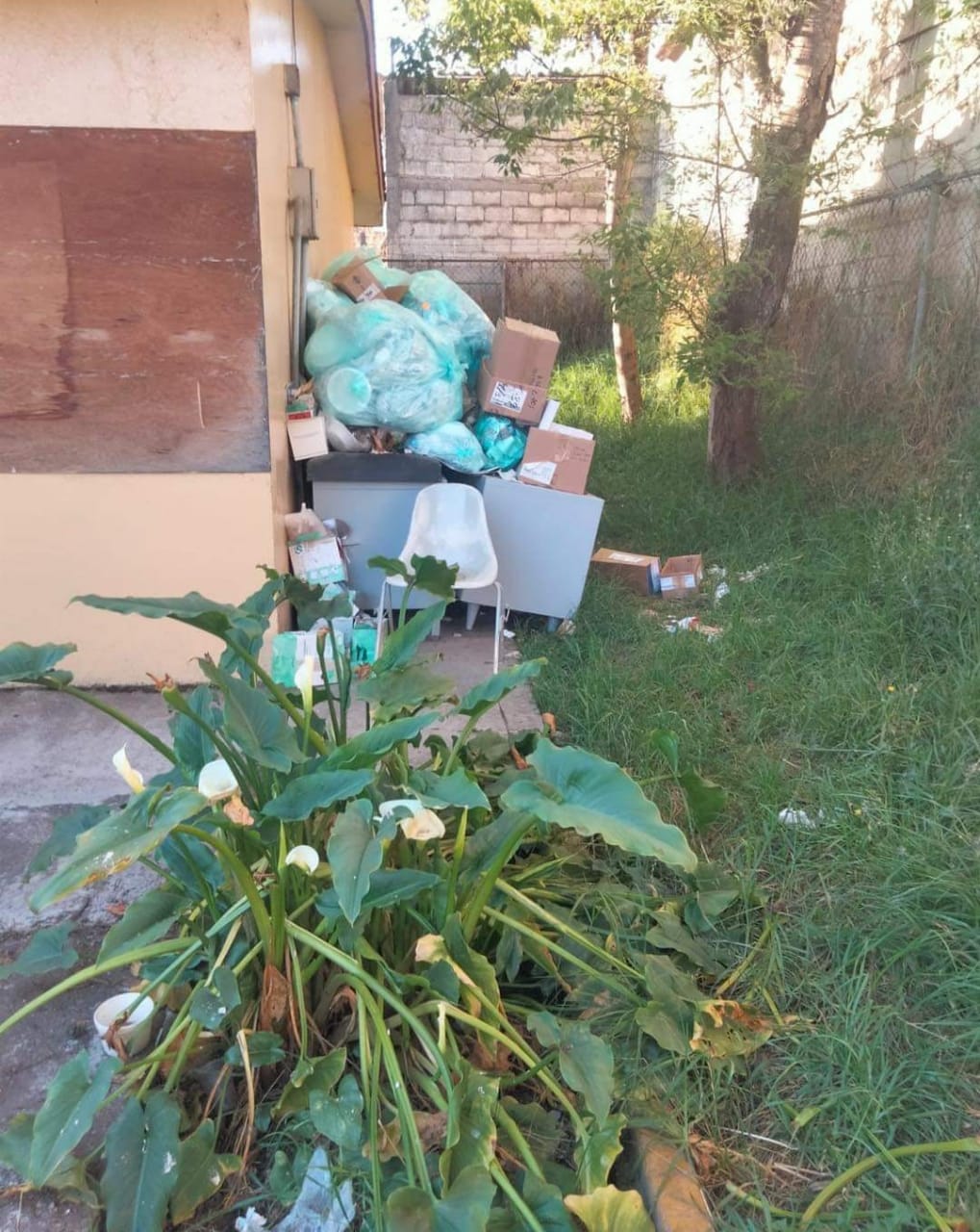 IMSS Zacatlán: Sin atención a beneficiarios y convertido en basurero
