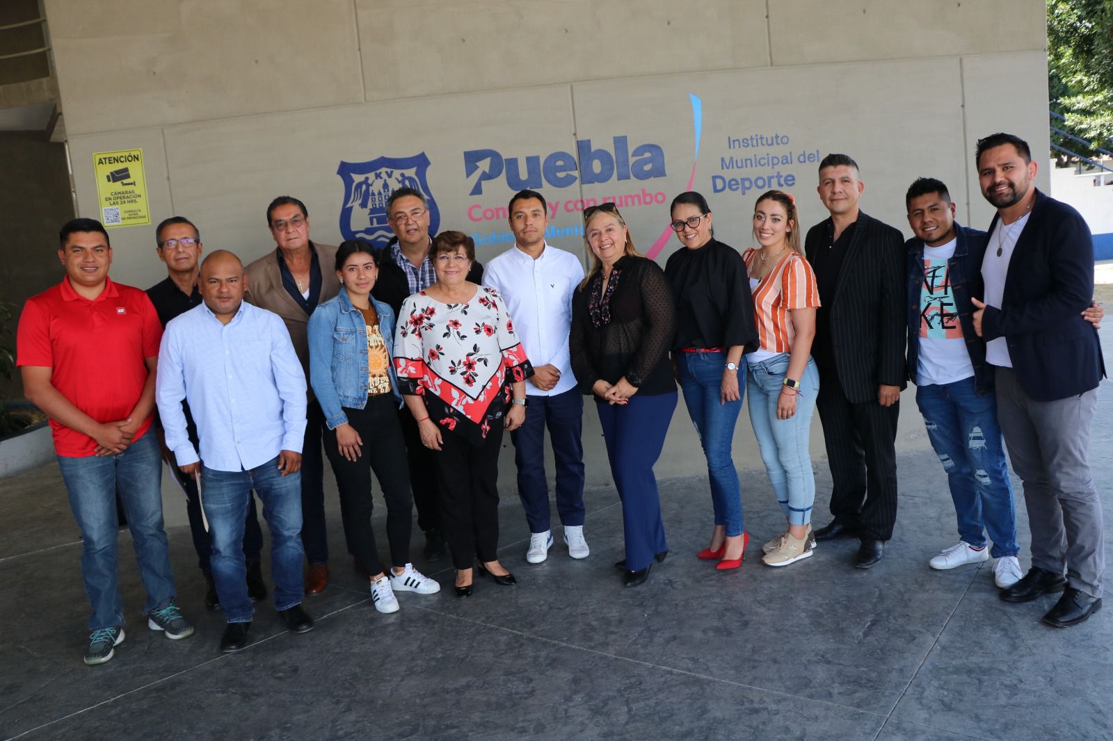 Dan becas a deportistas de Puebla capital