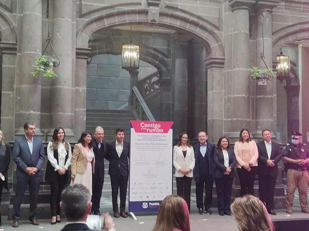 Video desde Puebla: Rivera Pérez y empresarios firman pacto de integridad contra la corrupción y presentan la ventanilla digital