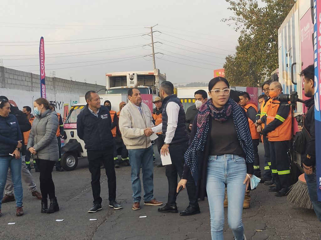 Comerciantes fuera del mercado Amalucan serán ubicados adentro: Adán Domínguez