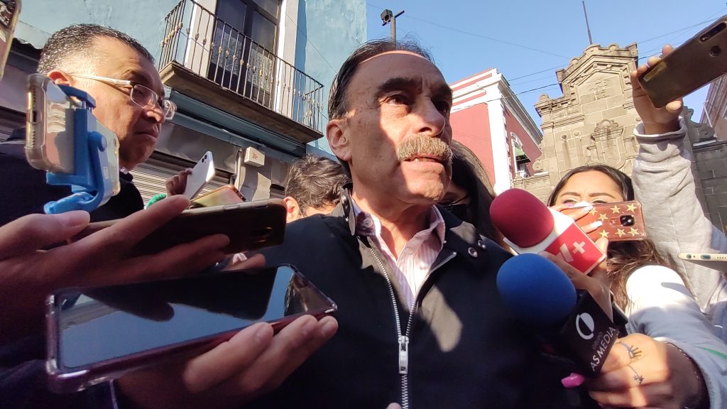 Video desde Puebla: En tianguis San Isidro no deben vender alcohol, señaló Cruz Lepe