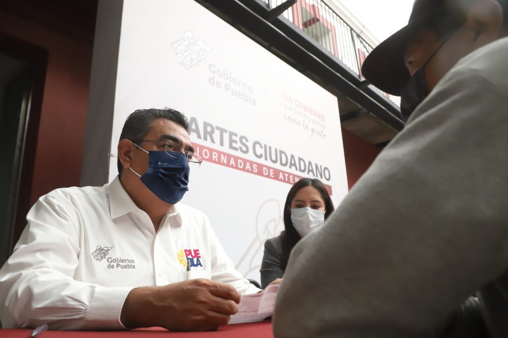 Apoyo legal, alimentario y de salud, piden poblanos al gobernador
