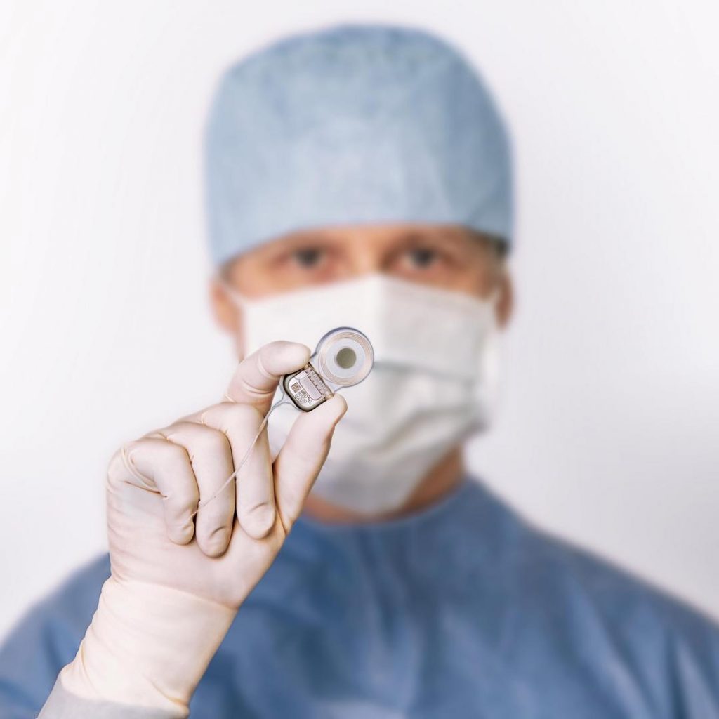 Mitos y realidades sobre el implante auditivo