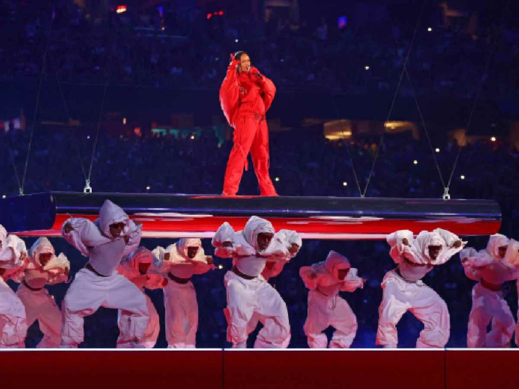 Rihanna cautivó en el medio tiempo del Super Bowl 2023 de esta forma