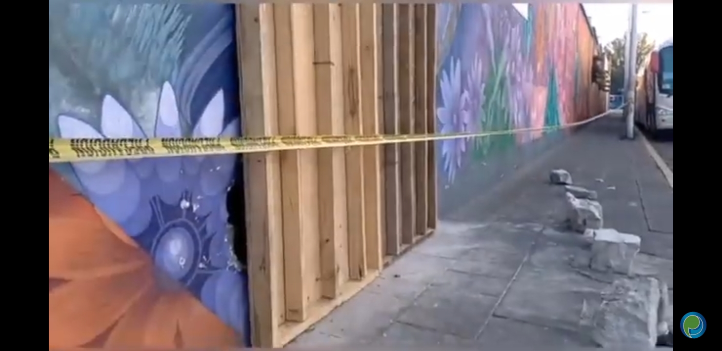 Video desde Puebla: Fuerte accidente dañó fachada en el bulevar 5 de Mayo