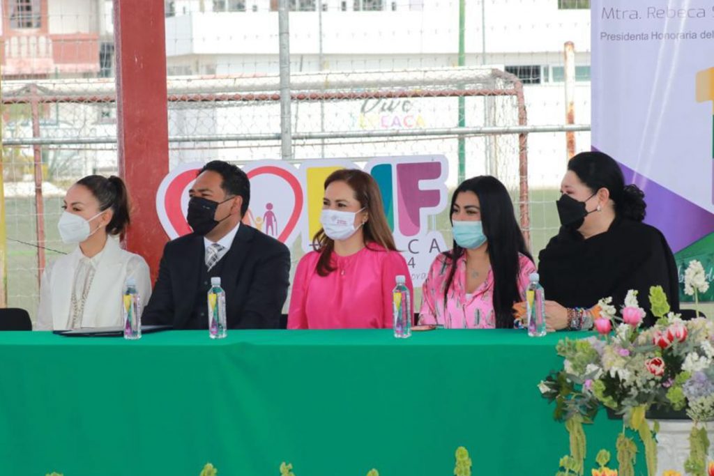 En Tepeaca, presidenta del SEDIF entrega aparatos ortopédicos