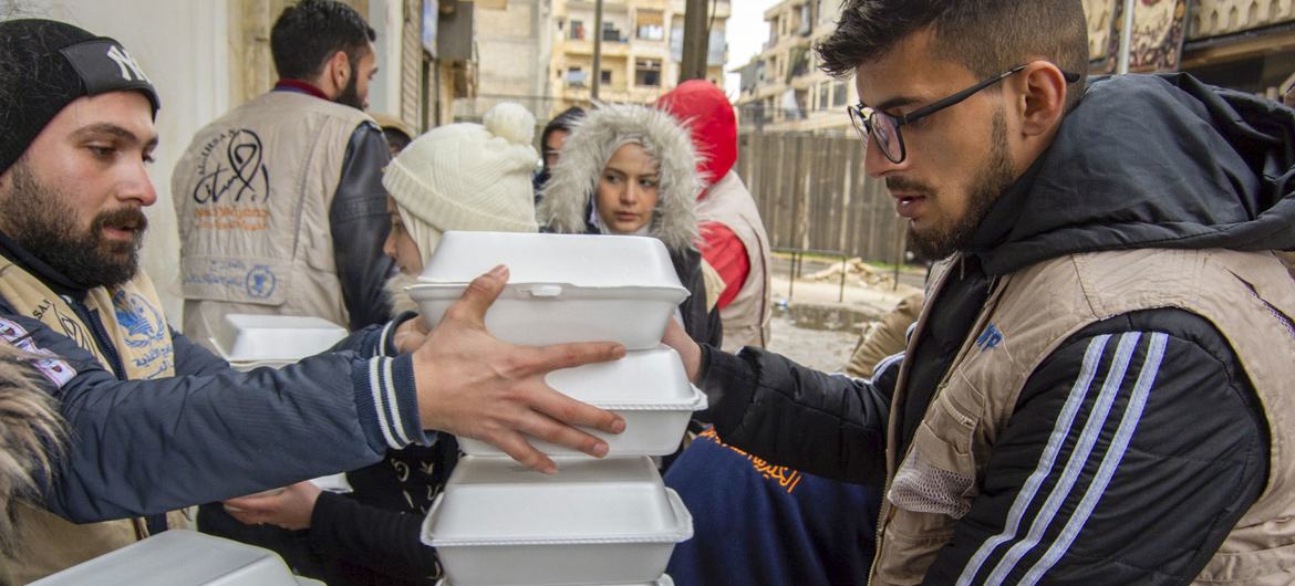 Continúa llegando ayuda a las víctimas del terremoto de Siria, pero no es suficiente