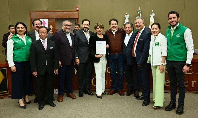 Delfina Gómez se registra ante el IEEM como candidata a la gubernatura