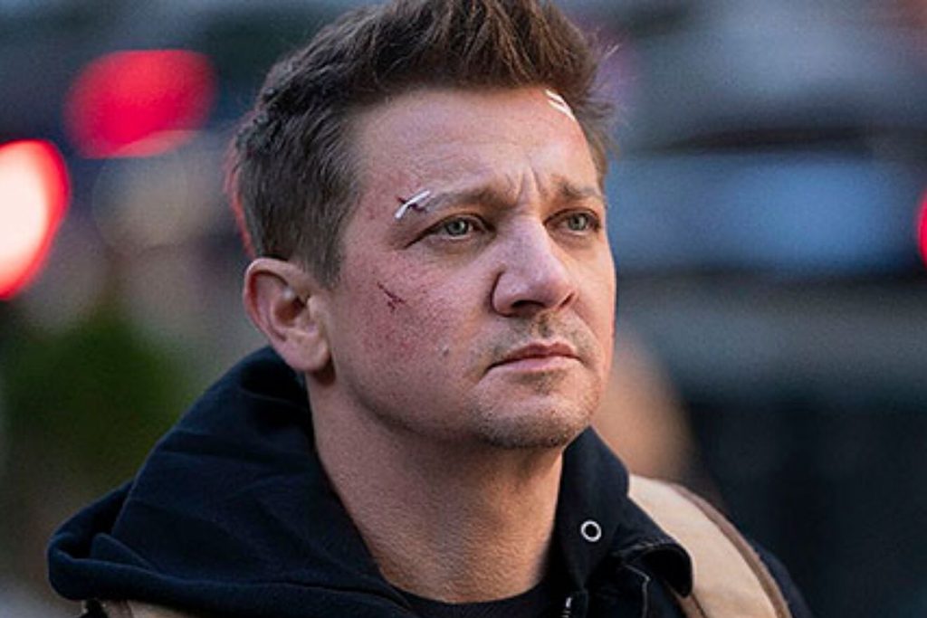 Jeremy Renner vuelve a caminar tras su accidente con una máquina quitanieves: “Es el momento de que mi cuerpo descanse”