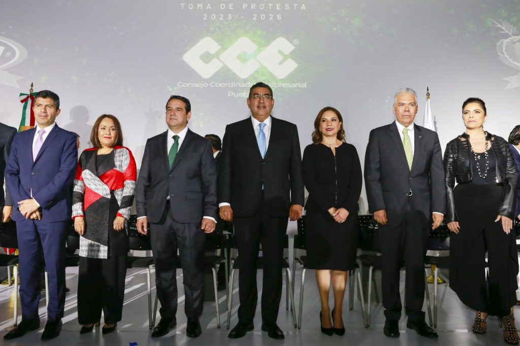 Servicio, compromiso y responsabilidad, pidió Céspedes Peregrina al CCE
