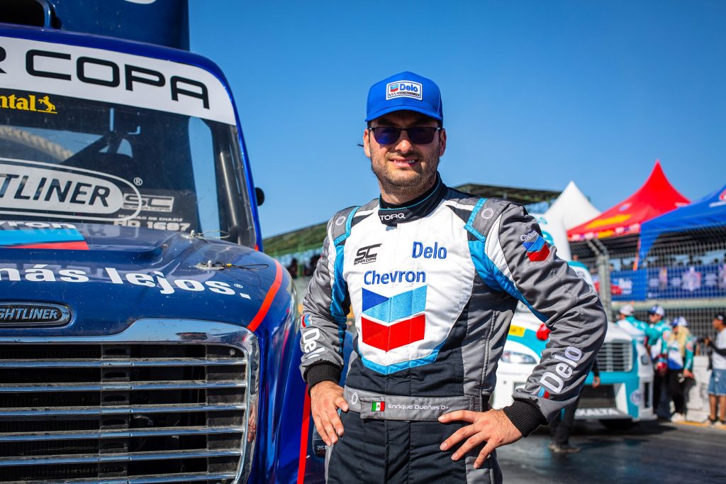 Enrique Dueñas, llega a Chihuahua para participar en segunda fecha de los tractocamiones