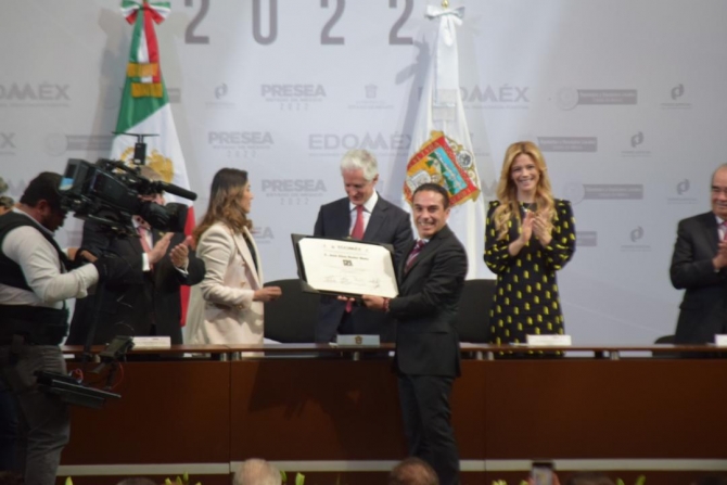 Recibe José Nader, director de El Valle, la Presea al Periodismo e Información “Leona Vicario”