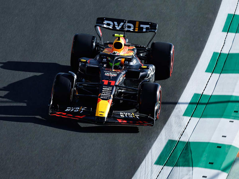 Checo es segundo en primera práctica en Arabia; Verstappen manda