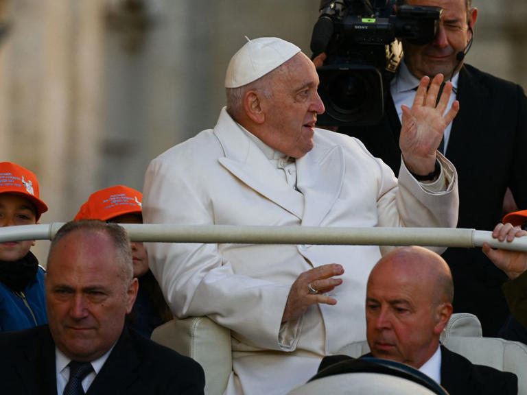Papa Francisco es hospitalizado; Vaticano afirma que es para un control médico programado