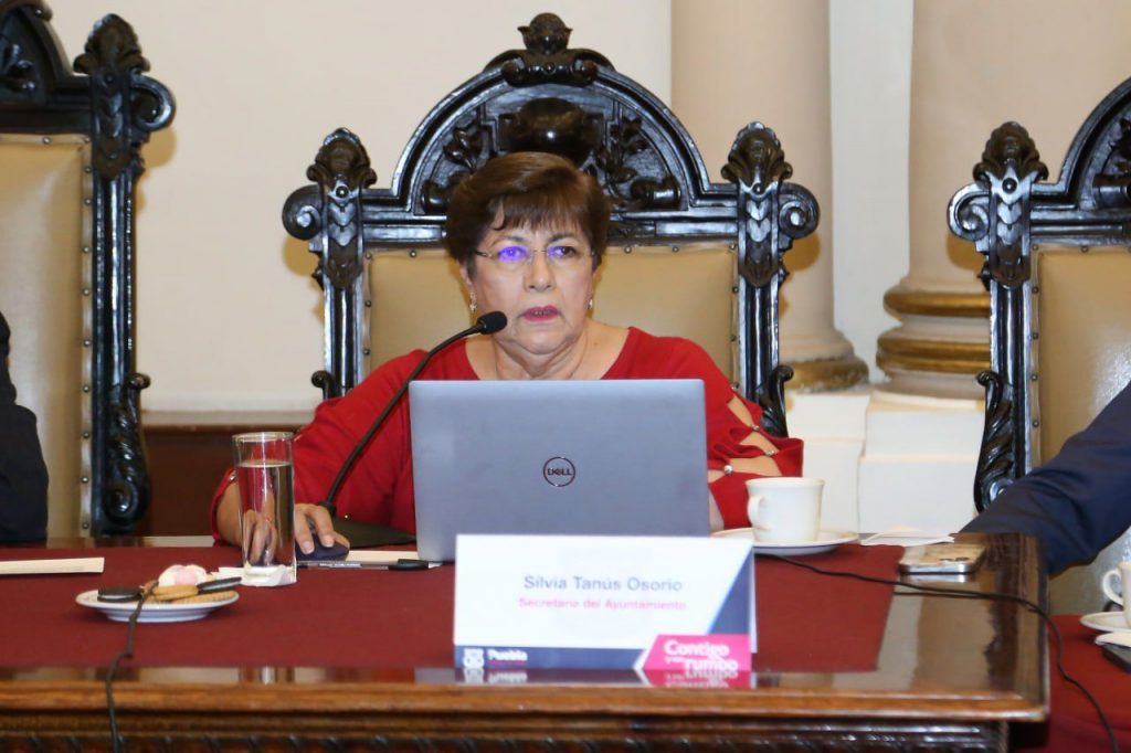 Aprueba cabildo renuncia de secretaria del ayuntamiento de Puebla