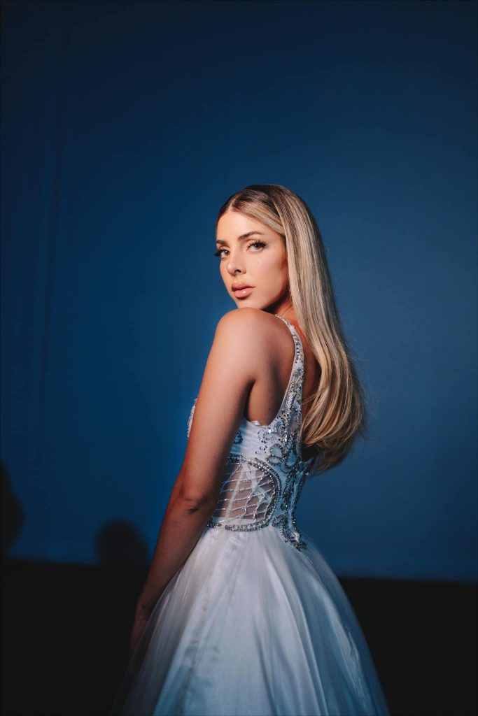 “x100” es el nuevo sencillo de Corina Smith