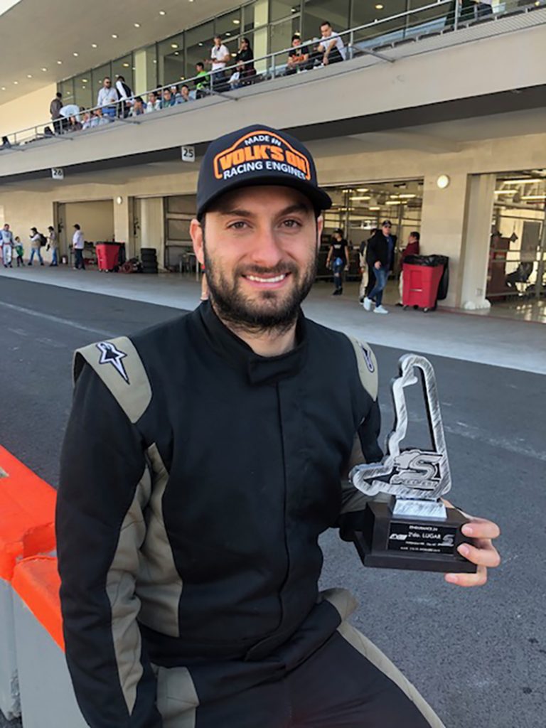 Escudería a los Tractocamiones con Enrique Dueñas y a la GTM con José Arellano